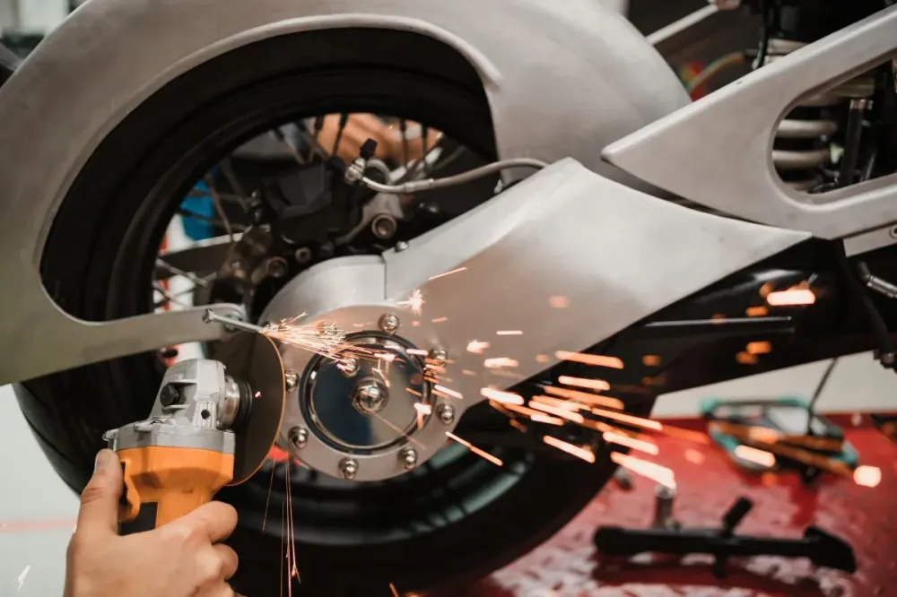 Réparation et installation pièces moto, scooter près de Orange